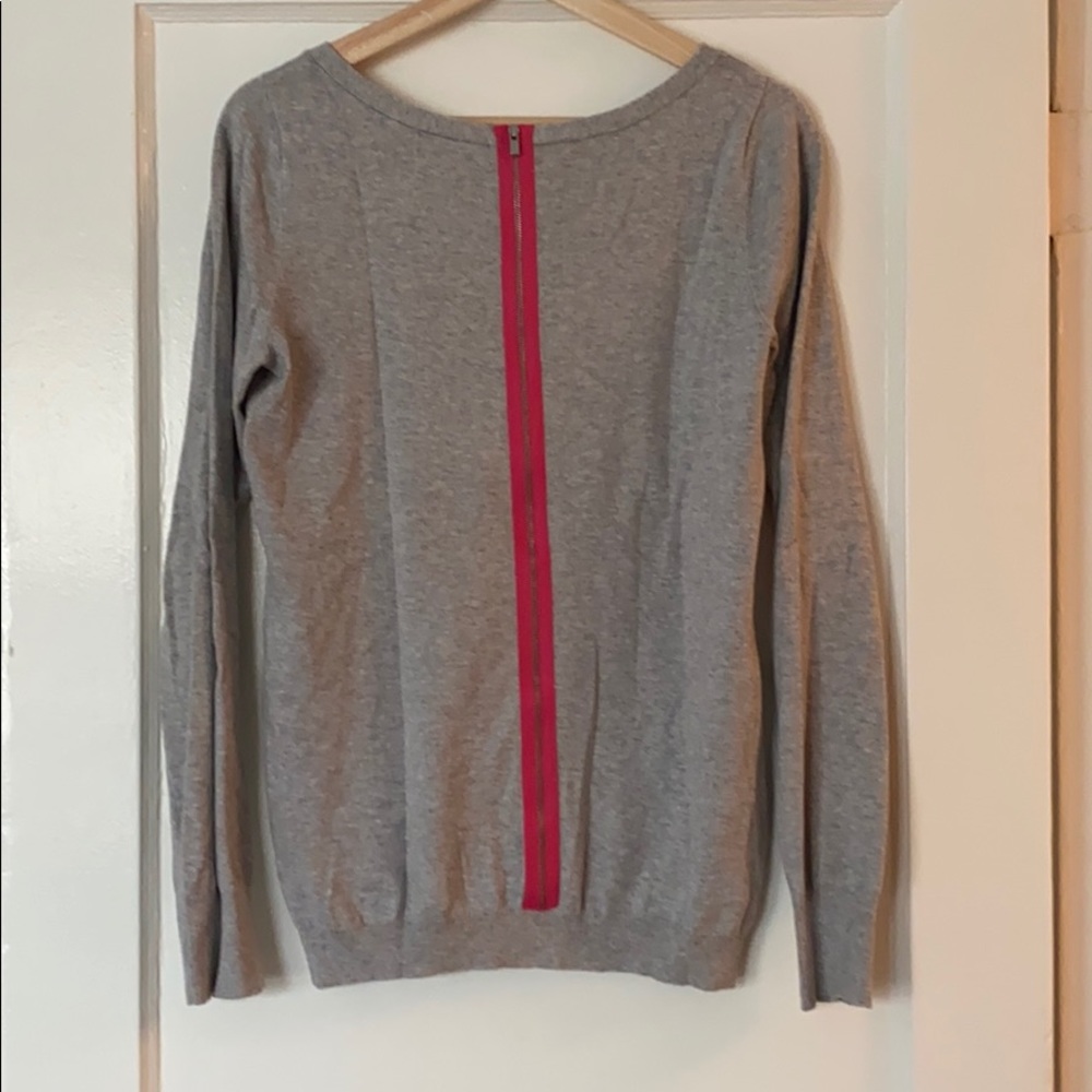 Light weight sweater with back zipper
